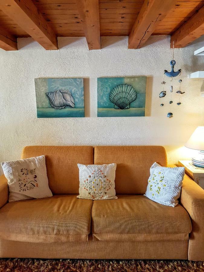 La Casa Di Chris Golfo Aranci Exterior foto
